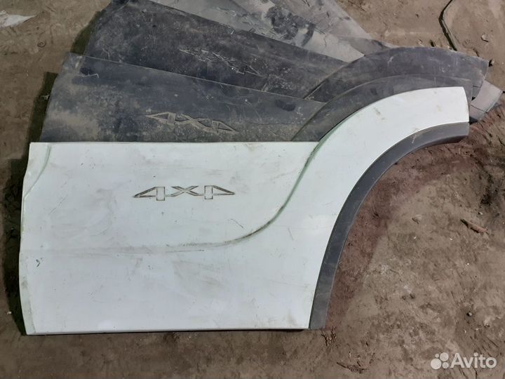 Нива шевроле молдинг двери задней левой