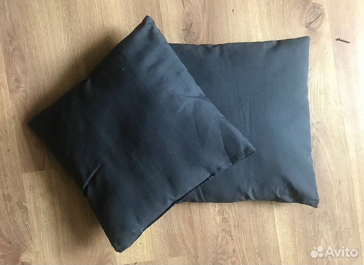 Две думки без наволочек 40х40см