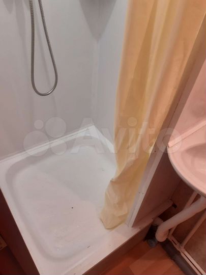 Комната 100 м² в 5-к., 1/1 эт.