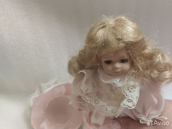 Кукла фарфоровая коллекционная, винтаж