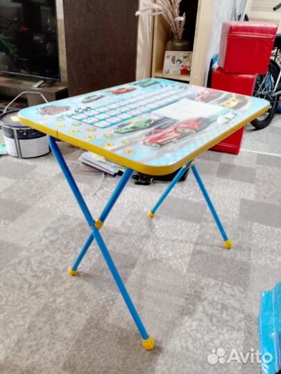 Детский столик