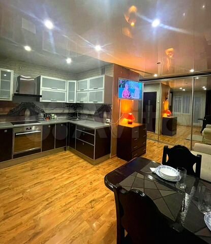 2-к. квартира, 56 м², 8/10 эт.