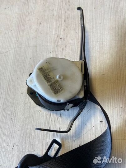 Ремень безопасности задний левый Toyota Corolla