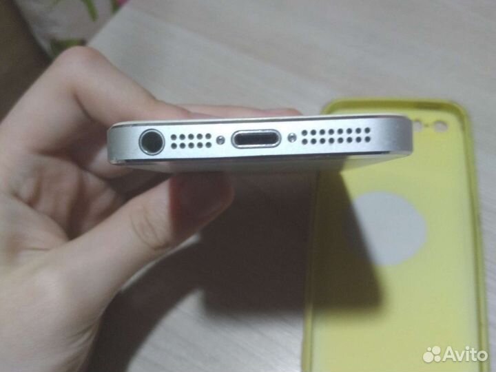 Телефон iPhone 5s