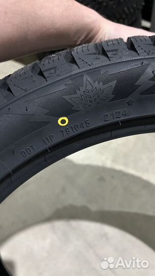 Royal Black Royal Stud II 245/45 R20 103T