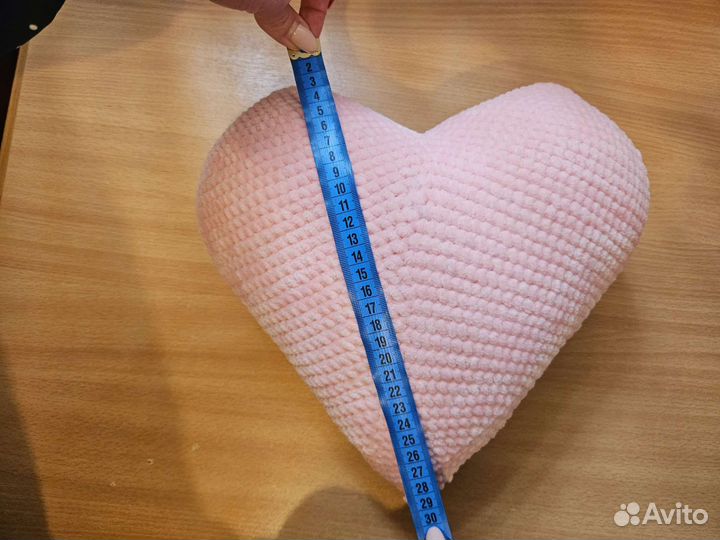 Вязаное сердце из плюшевой пряжи