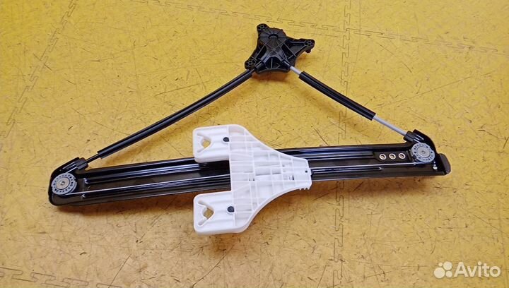 Стеклоподъемник задний правый Karoq
