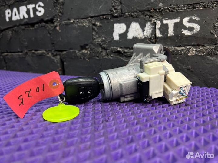 Замок зажигания Toyota Vitz KSP130-2039727 1KR-FE