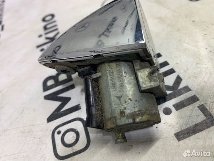 Уголок ручки двери задний левый Mercedes Ml W164