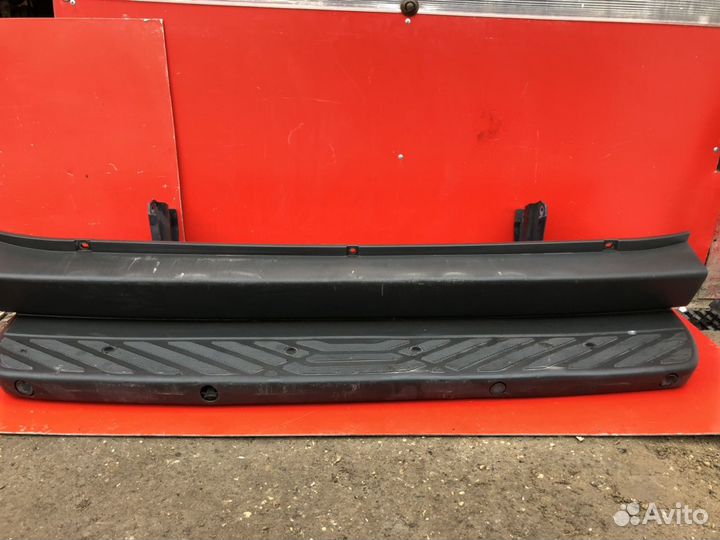 Бампер задний с подножкой к Мерседес Спринтер W906