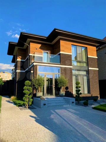 Дом 250 м² на участке 8 сот.