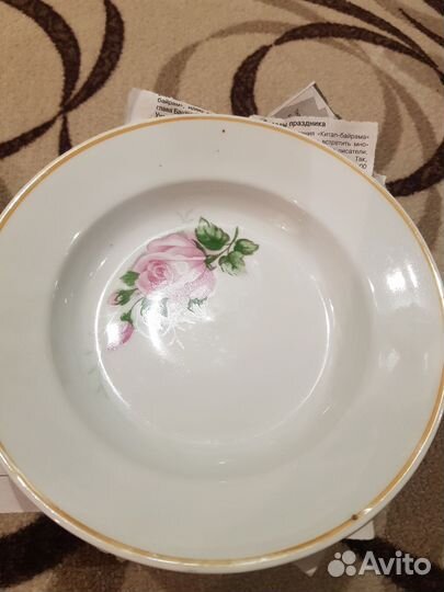 Фарфоровая тарелка