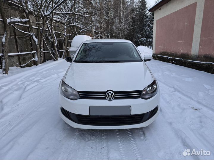 Volkswagen Polo 1.6 МТ, 2012, битый, 128 000 км