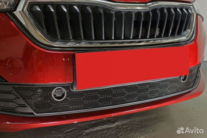 Защитная сетка радиатора низ черная Skoda Rapid (2