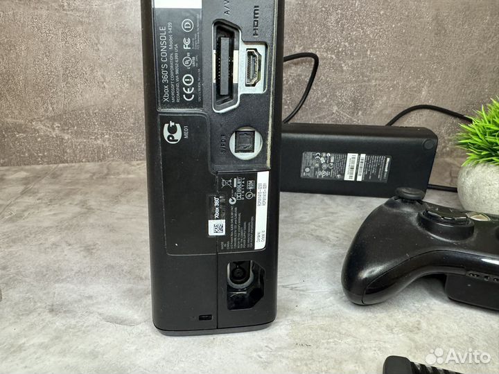 Xbox 360s 250гб прошитый freeboot