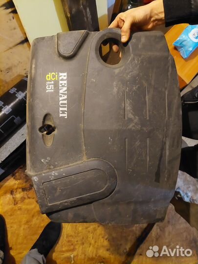 Клапаная крышка Renault. Декор