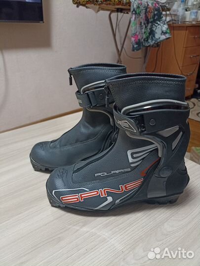 Лыжные ботинки коньковые spine