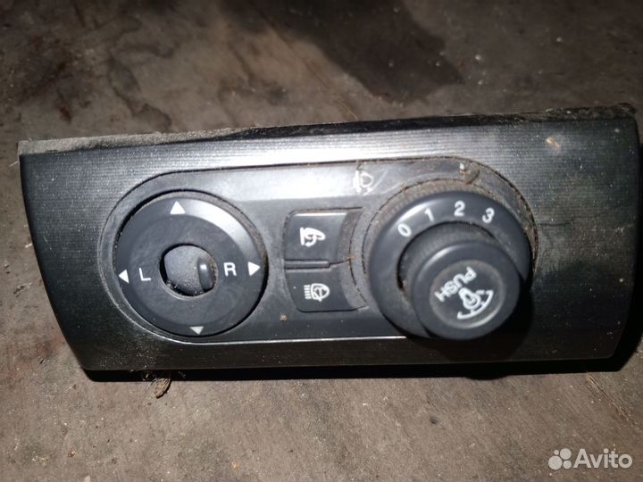 Блок регулировки зеркал на Шевроле Каптива 2008г