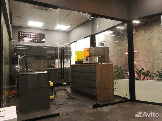 Стеклянная перегородка для зонирования