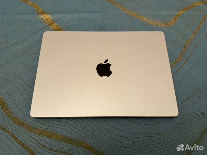 Apple MacBook Pro M1 14