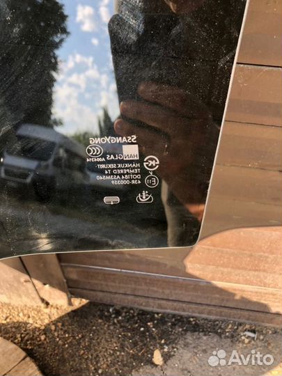 Стекло заднее правое (черное) SsangYong Rexton 2