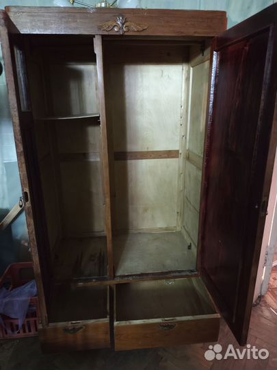 Шкаф с зеркалом плательный старинный