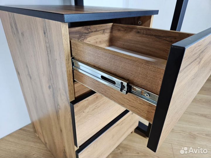 Компьютерный стол с тумбой