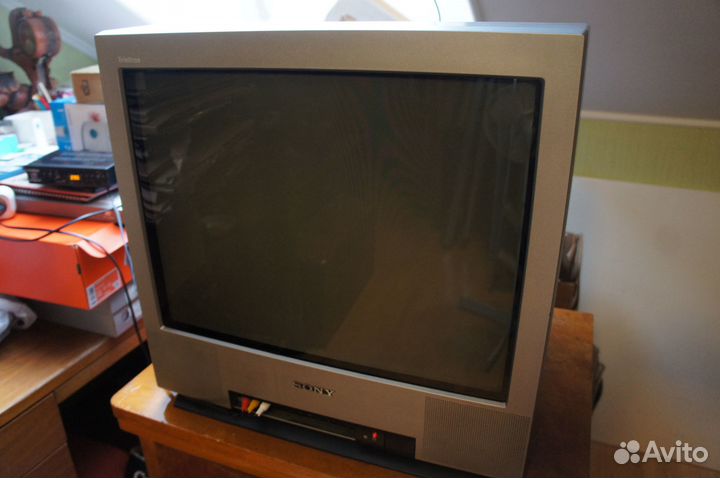 Телевизор Sony Trinitron 2001 год 21 дюйм