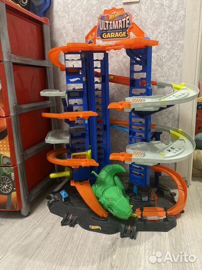 Трек hot wheels Гараж
