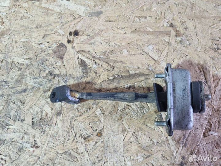 Ограничитель двери задний левый Ssangyong Action