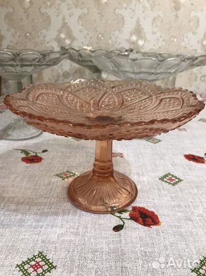 Ваза для фруктов на ножке цветное стекло СССР