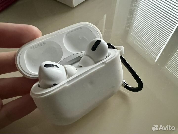 Airpods про