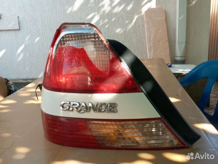 Фара задняя левая (разбитая) на Тайоту марк 2,110