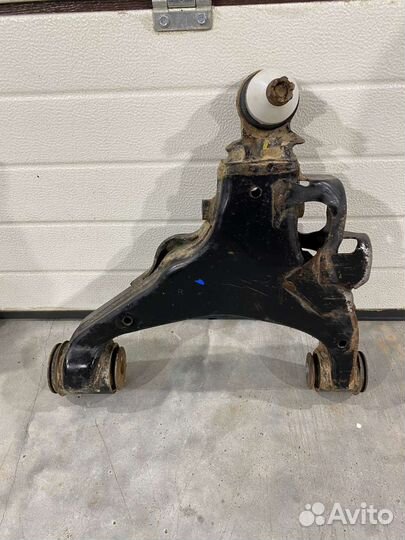 Рычаг передний Toyota Land Cruiser 200