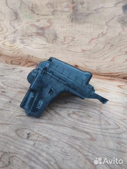 Корпус воздушногo фильтра Toyota Prius 3 ZVW30