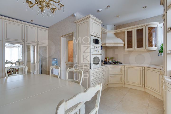 Таунхаус 300 м² на участке 4 сот.