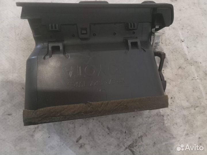 Воздуховод боковой левый Тойота Королла Е120 хэч