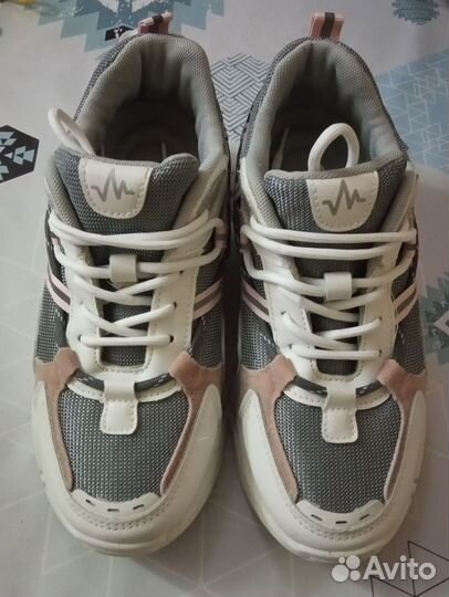 Кроссовки женские 37 размер