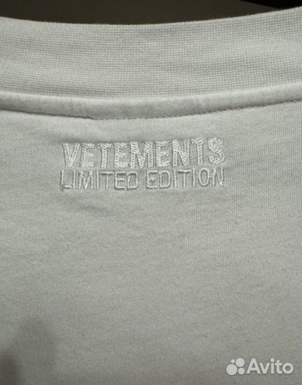 Футболка Vetements SS24 Pyramid Logo оригинал