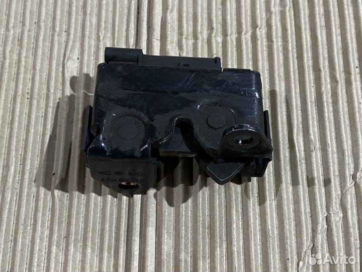Замок капота mercedes w204
