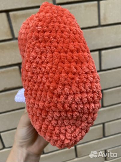 Вязанная игрушка «зайка в юбке»