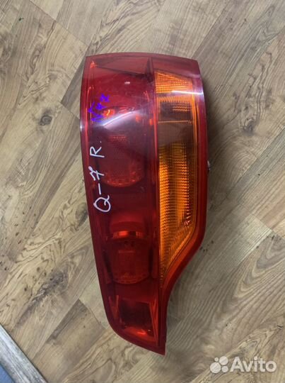 Фонарь правый Audi Q7 4l не диод