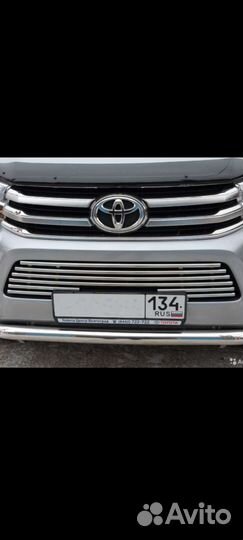 Решетка передняя Toyota Hilux 2015+