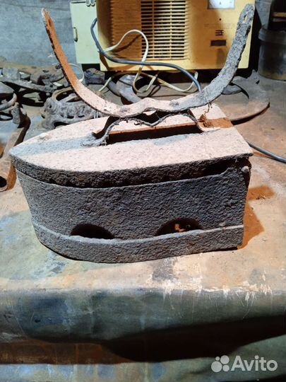 Угольный утюг