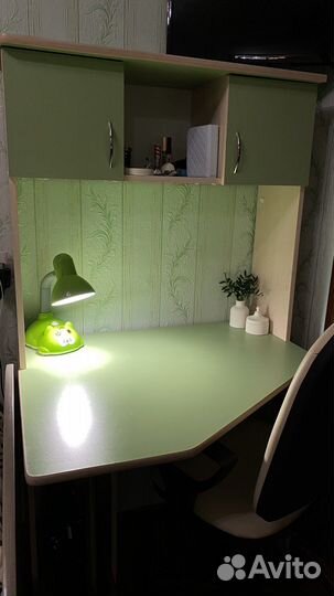 Школьный уголок со шкафом-пенал