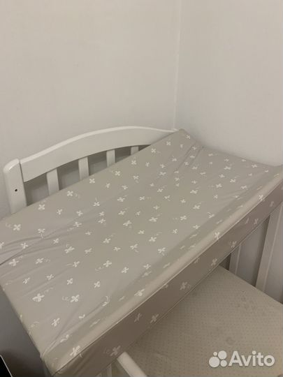 Пеленальная доска на кроватку