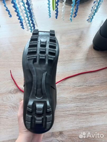 Лыжи беговые с ботинками 39 размер и палки