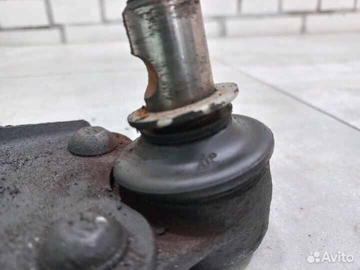 Рычаг передний нижний передний левый Mercedes V230