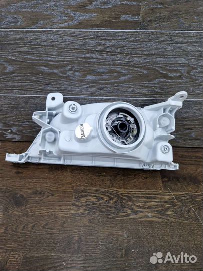 Фара Toyota Premio