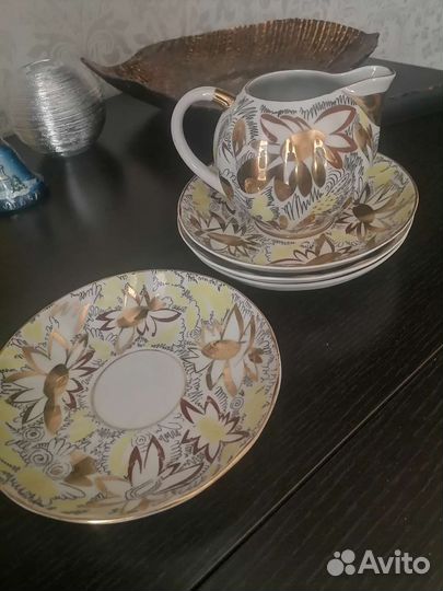 Фарфорые блюдца